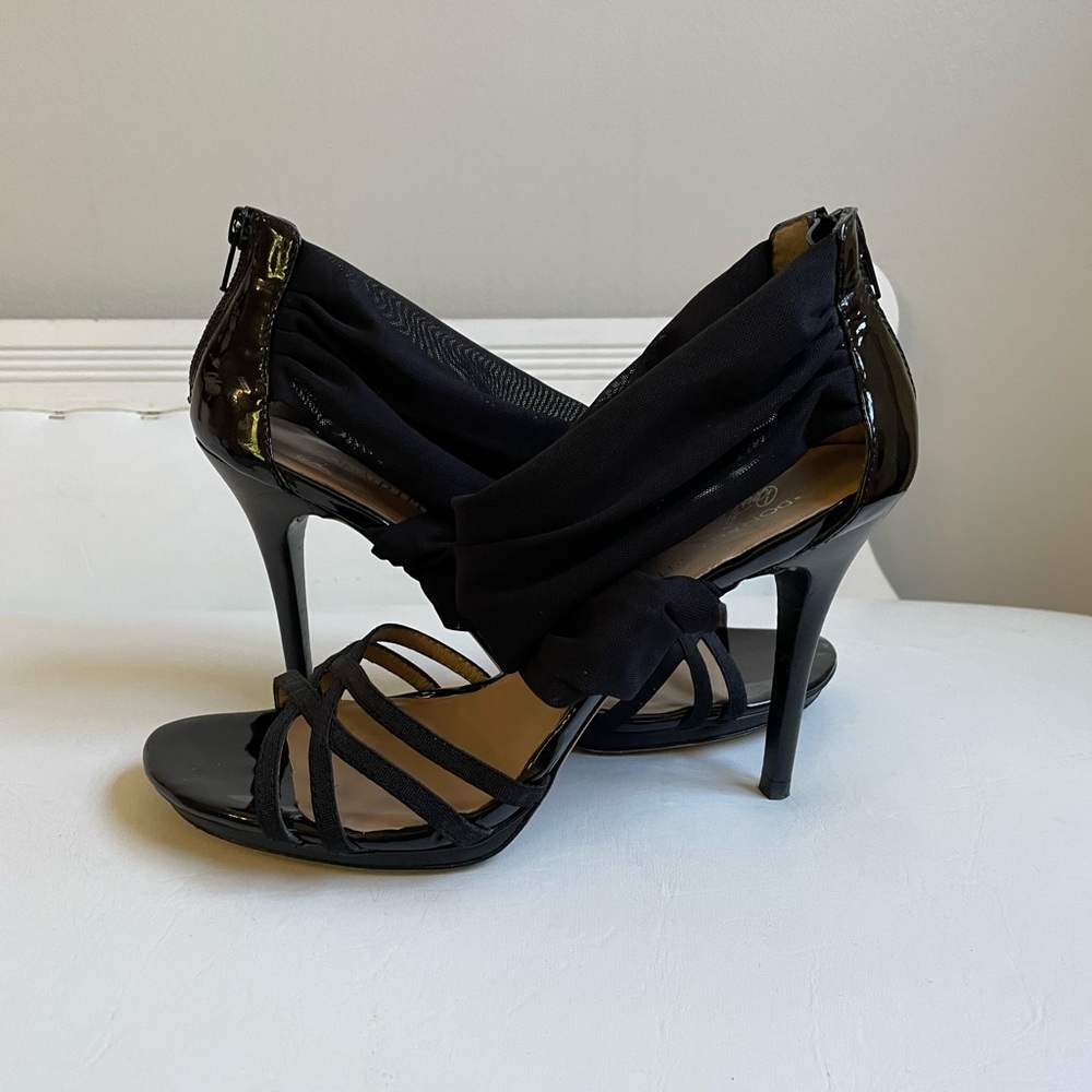 DONALD J PLINER BLACK PATENT LEATHER OPEN TOE SANDAL ZIPPERS SHEER ANKLE STRAPS